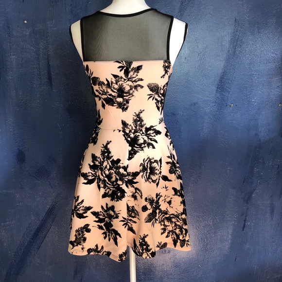 Trixxi Peach floral dress - Picture 2 of 9